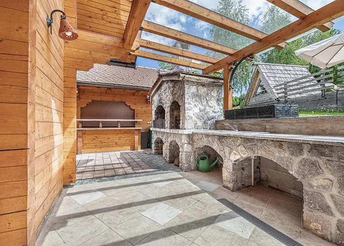 House Of Nature With Sauna And Tents - Happy Chalet Planina pri Sevnici